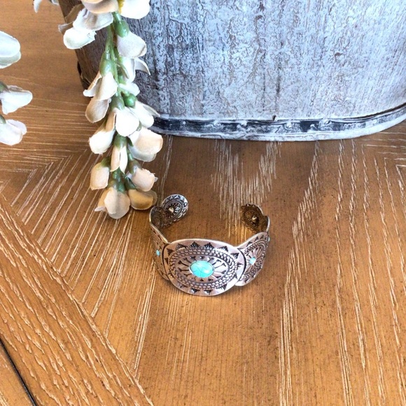 Boho Vintage Style Southwestern Silver-tone Turquoise Stone Bangle Cuff Bracelet - Picture 10 of 11